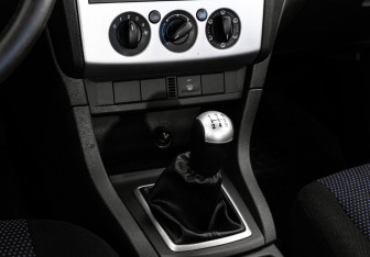 Подержанный автомобиль Ford Focus Sedan 2006 года (11 фото)