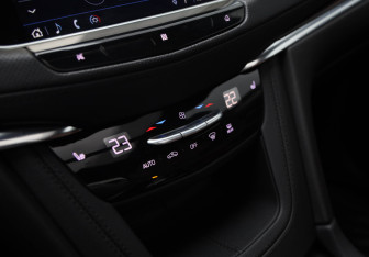 Подержанный автомобиль Cadillac XT5 2021 года (12 фото)