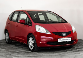 Подержанный автомобиль Honda Jazz 2009 года (3 фото)