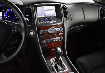 Подержанный автомобиль Infiniti QX50 2016 года (20 фото)