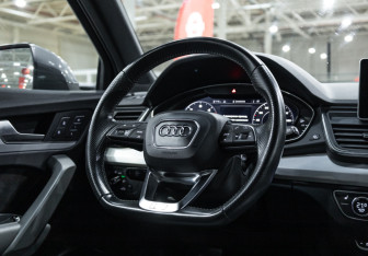 Подержанный автомобиль Audi Q5 2019 года (22 фото)