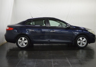 Подержанный автомобиль Renault Fluence 2010 года (4 фото)