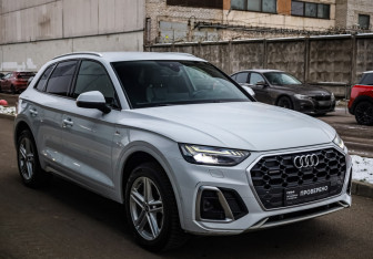 Подержанный автомобиль Audi Q5 2021 года (4 фото)