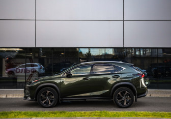 Подержанный автомобиль Lexus NX 2021 года (9 фото)