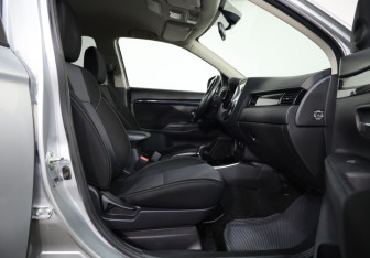 Подержанный автомобиль Mitsubishi Outlander 2019 года (21 фото)