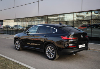 Подержанный автомобиль BMW X4 2020 года (7 фото)