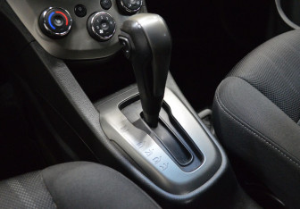 Подержанный автомобиль Chevrolet Aveo Sedan 2012 года (14 фото)