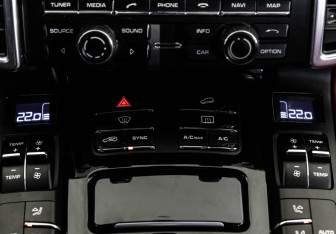 Подержанный автомобиль Porsche Cayenne 2014 года (24 фото)