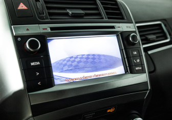 Подержанный автомобиль Toyota Verso 2013 года (15 фото)