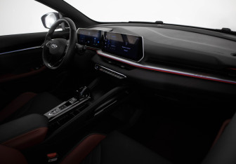 Подержанный автомобиль Geely Coolray 2023 года (13 фото)