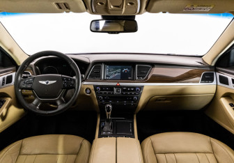Подержанный автомобиль Hyundai Genesis 2014 года (10 фото)