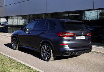 Подержанный автомобиль BMW X5 2019 года (6 фото)