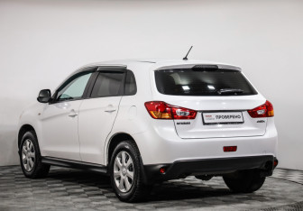 Подержанный автомобиль Mitsubishi ASX 2014 года (7 фото)