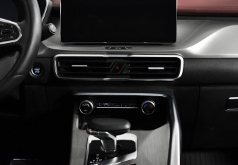 Подержанный автомобиль Geely Coolray 2023 года (14 фото)