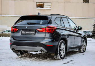 Подержанный автомобиль BMW X1 2018 года (7 фото)
