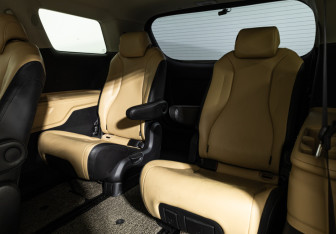 Подержанный автомобиль Kia Carnival 2021 года (23 фото)