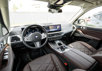 Подержанный автомобиль BMW X5 2024 года (9 фото)