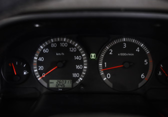 Подержанный автомобиль Nissan Patrol 2003 года (10 фото)