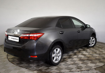 Подержанный автомобиль Toyota Corolla Sedan 2014 года (4 фото)