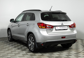 Подержанный автомобиль Mitsubishi ASX 2014 года (7 фото)