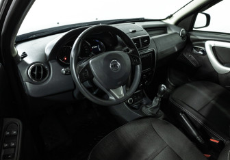 Подержанный автомобиль Nissan Terrano 2019 года (11 фото)