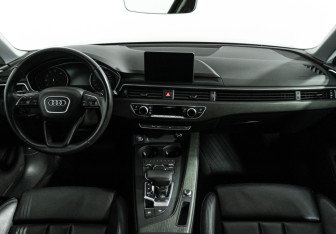Подержанный автомобиль Audi A4 Sedan 2019 года (13 фото)
