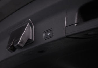 Подержанный автомобиль Geely Atlas Pro 2023 года (32 фото)
