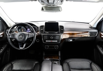 Подержанный автомобиль Mercedes-Benz GLE 2016 года (11 фото)