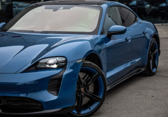 Подержанный автомобиль Porsche Taycan 2020 года (13 фото)
