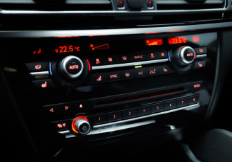 Подержанный автомобиль BMW X6 2018 года (20 фото)