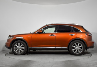 Подержанный автомобиль Infiniti FX 2007 года (8 фото)