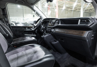 Подержанный автомобиль Volkswagen Multivan 2020 года (17 фото)