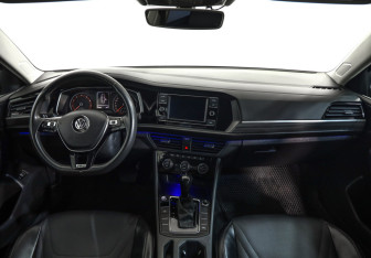 Подержанный автомобиль Volkswagen Jetta Sedan 2020 года (9 фото)