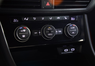Подержанный автомобиль Volkswagen Jetta Sedan 2020 года (15 фото)