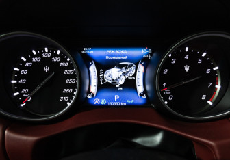 Подержанный автомобиль Maserati Levante 2017 года (12 фото)