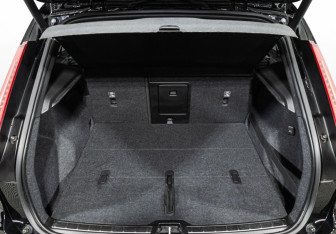 Подержанный автомобиль Volvo XC40 2018 года (25 фото)