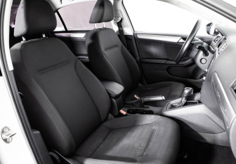 Подержанный автомобиль Volkswagen Jetta Sedan 2016 года (12 фото)