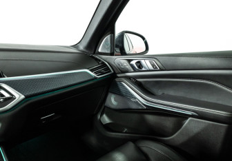 Подержанный автомобиль BMW X5 2020 года (26 фото)