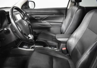 Подержанный автомобиль Mitsubishi Outlander 2017 года (10 фото)