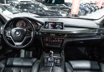 Подержанный автомобиль BMW X5 2015 года (14 фото)