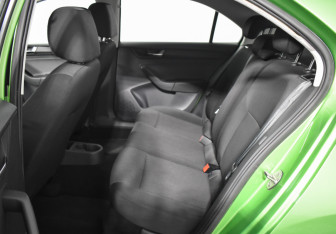Подержанный автомобиль Skoda Rapid Liftback 2018 года (11 фото)