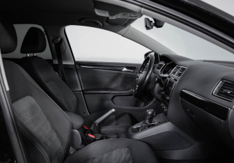 Подержанный автомобиль Volkswagen Jetta Sedan 2017 года (26 фото)