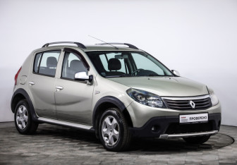 Подержанный автомобиль Renault Sandero 2012 года (3 фото)