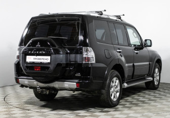 Подержанный автомобиль Mitsubishi Pajero 2017 года (5 фото)