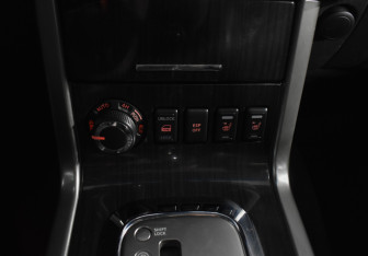 Подержанный автомобиль Nissan Pathfinder 2012 года (20 фото)