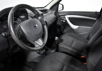 Подержанный автомобиль Nissan Terrano 2019 года (8 фото)
