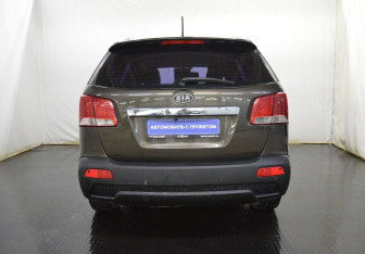 Подержанный автомобиль Kia Sorento 2011 года (6 фото)