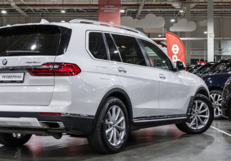 Подержанный автомобиль BMW X7 2020 года (9 фото)