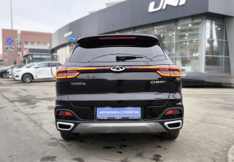 Подержанный автомобиль Chery Tiggo 8 2023 года (5 фото)