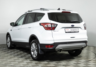 Подержанный автомобиль Ford Kuga 2018 года (7 фото)
